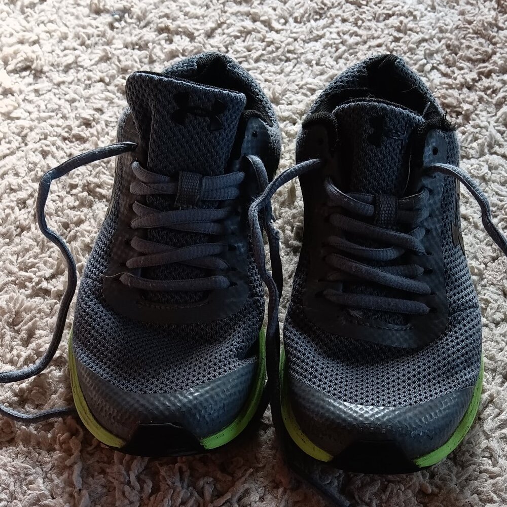Under Armour tennis shoes